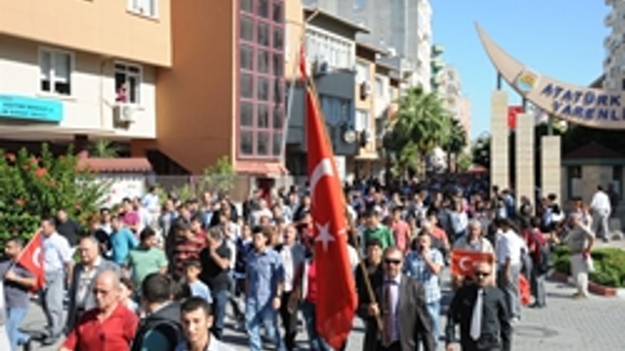Tarsus'ta 15 Bin Kişi Yürüyüş Yaparak Terörü Lanetledi