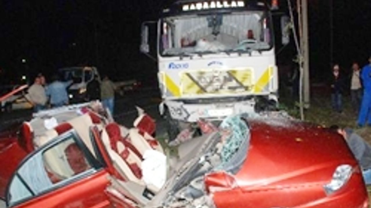 Tarsus'ta Trafik Kazası 1 Öü 2 Yaralı