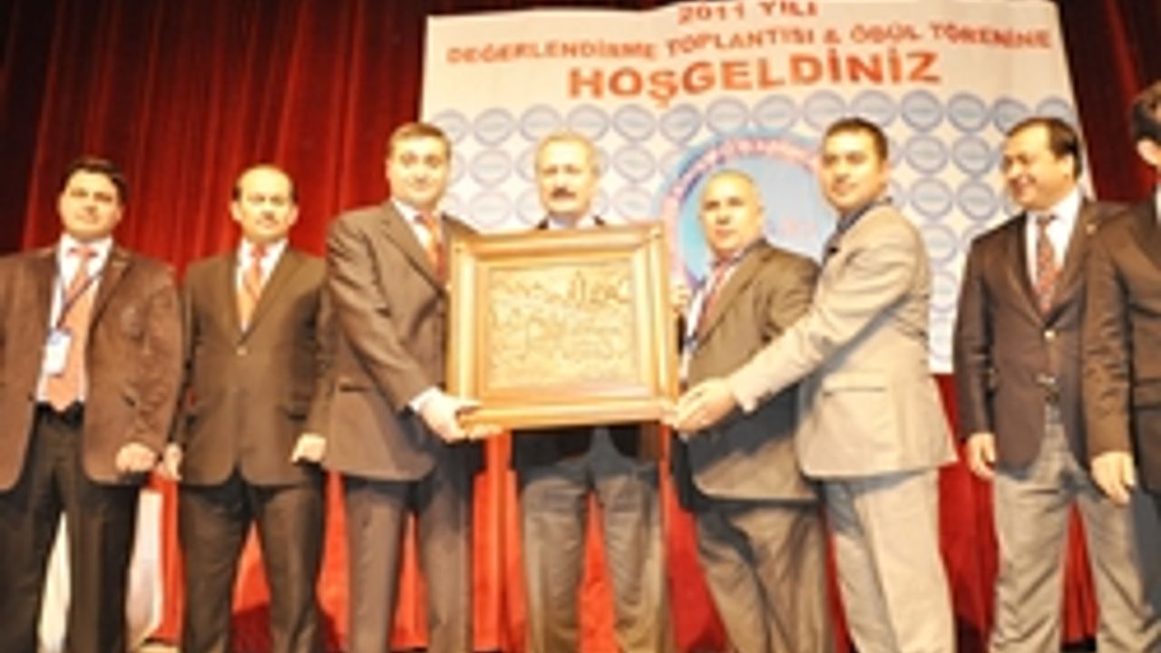Ekonomi Bakanı Zafer Çağlayan Tarsus'ta Ödül Dağıttı