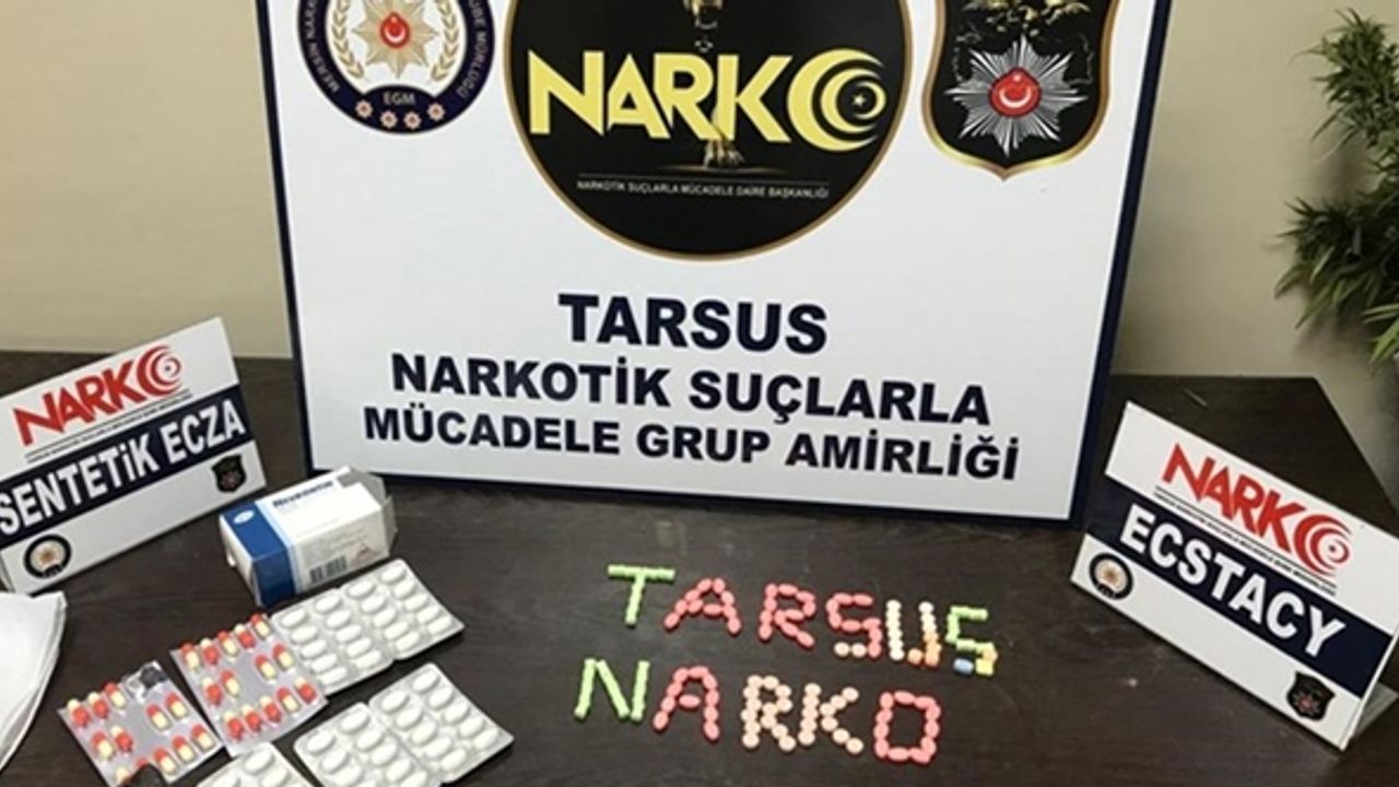 Tarsus'ta uyuşturucu operasyonlarında yakalanan 2 kişiden biri tutuklandı