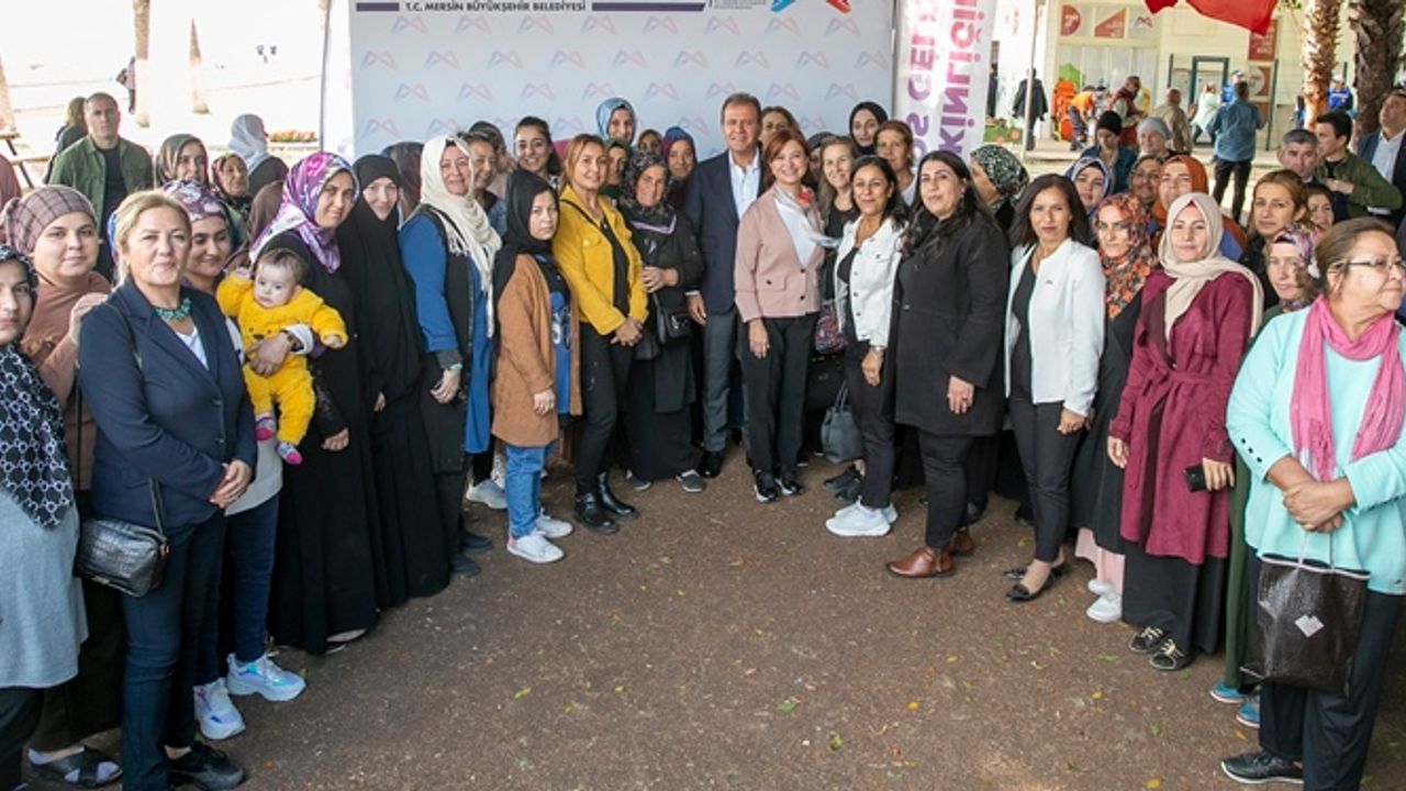 Başkan Seçer ve Meral Seçer, ‘Çoraptan Oyuncak Yapım Kursu’nu Tamamlayan Kadınlara ‘Eğitim Sertifikaları’nı Verdi
