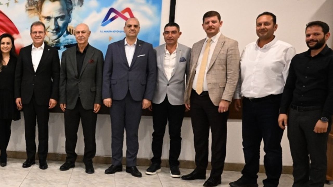 Tarsus Ticaret Borsası Meclisi, Mersin Büyükşehir Belediye Başkanı Vahap Seçer'i Makamında Ziyaret Etti.