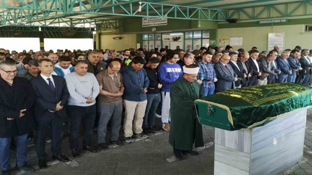 Emekli Hemşire Annenin, Kaleden Düşen Tıp Fakültesi Öğrencisi Oğlu Son Yolculuğuna Uğurlandı