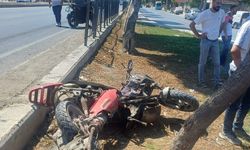 Tarsus'ta minibüsle motosiklet çarpıştı: 1 ölü, 2 yaralı