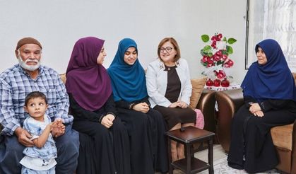 Başkan Şahin YKS'de dereceye giren Gaziantepli öğrencilerle buluştu