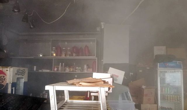 Tarsus'ta Bir Kafede Çıkan Yangın Maddi Hasara Neden Oldu