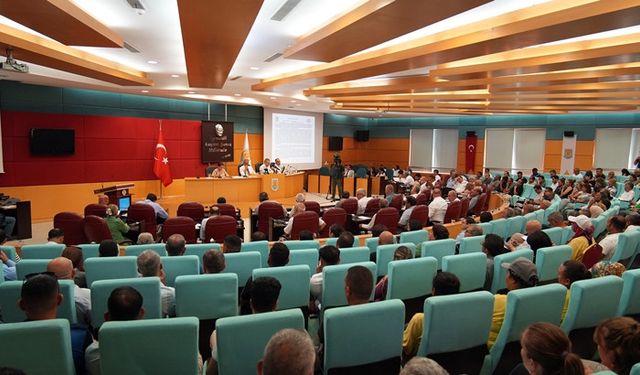 Tarsus Belediye Meclisi’nde, Bolivya'nın Tarija şehri ile kardeş şehir olunması önerisi Meclis Üyelerince oy çokluğu ile reddedildi.
