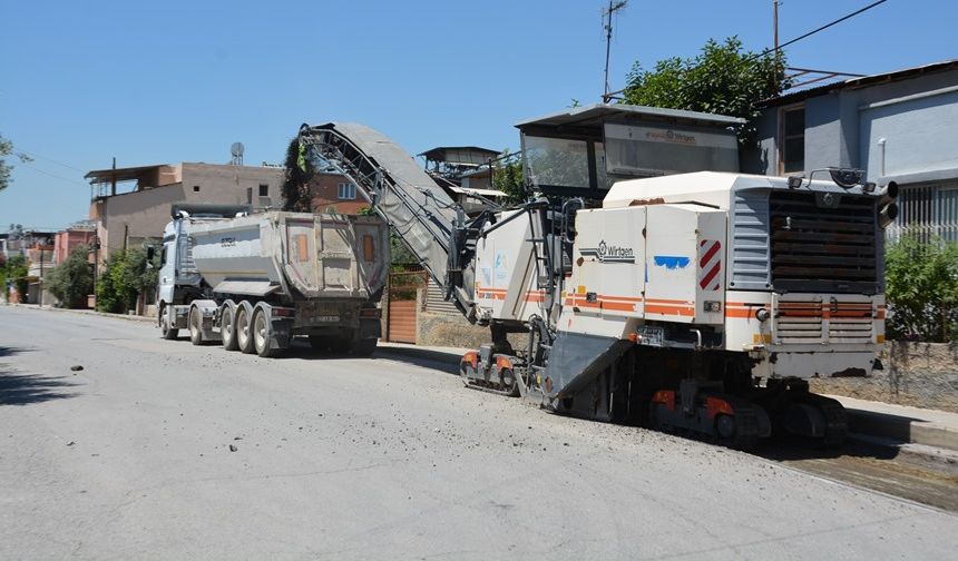 Büyükşehir Belediyesi’nden Tarsus Gaziler Mahallesinde Cadde Yenileme Çalışması