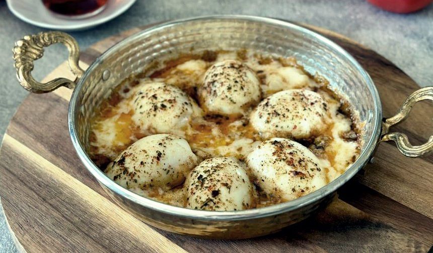 Kahvaltıya Şölen Katacak: Peynirli Yumurta Kapama Tarifi